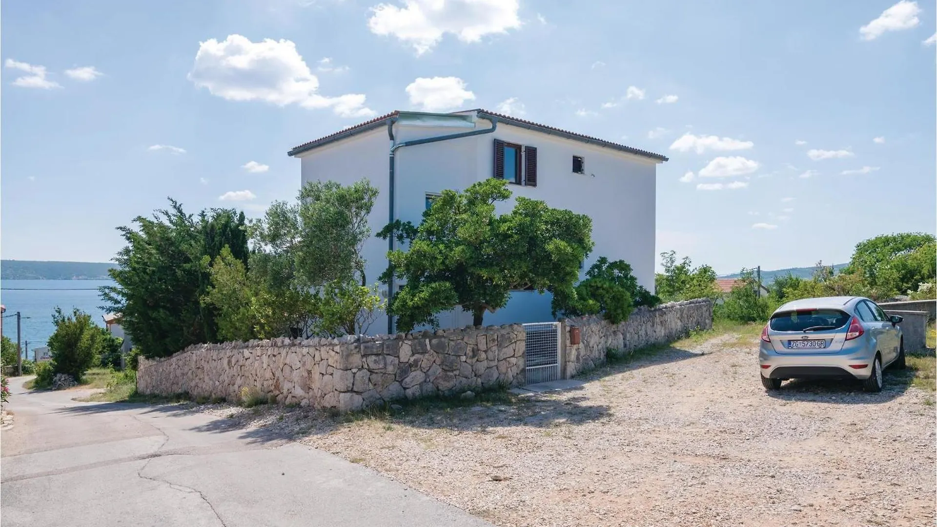 3 Bedroom Gorgeous Apartment In Maslenica