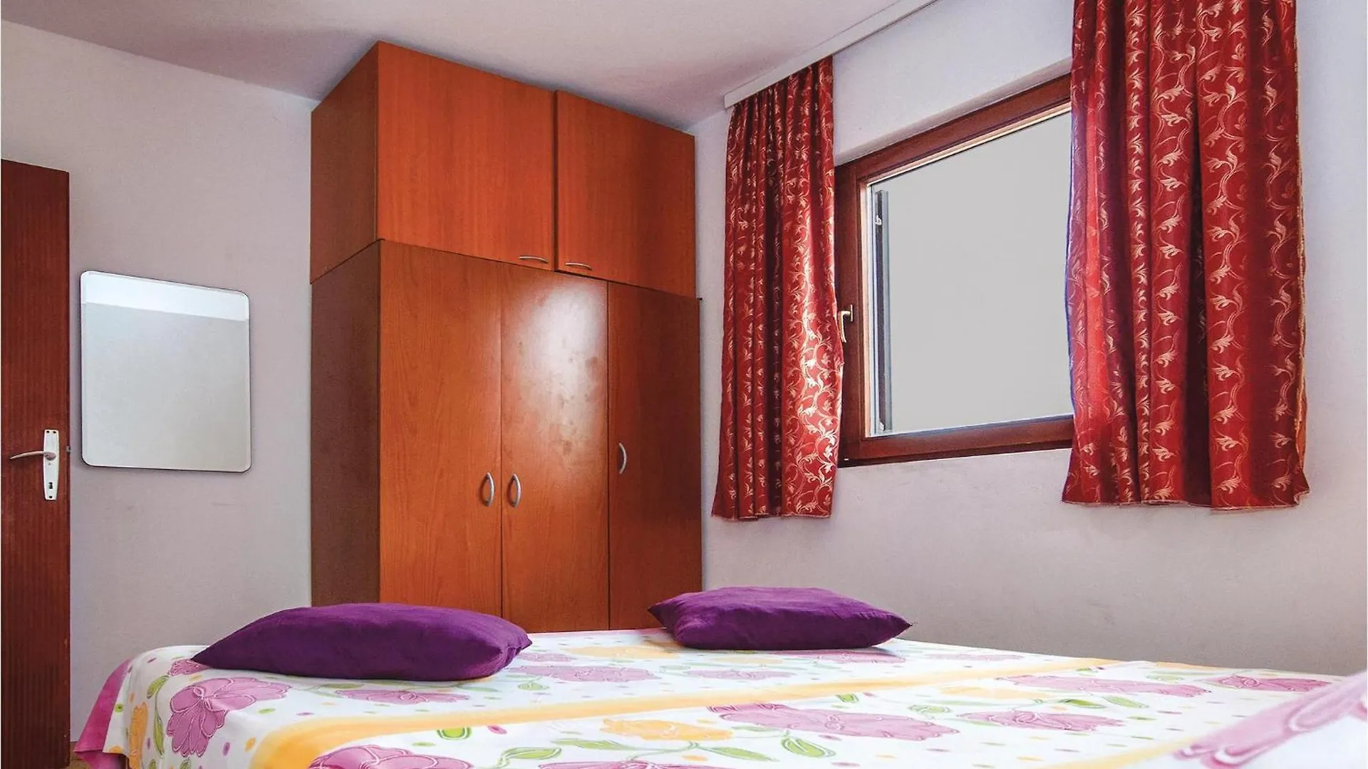 3 Bedroom Gorgeous Apartment In Maslenica