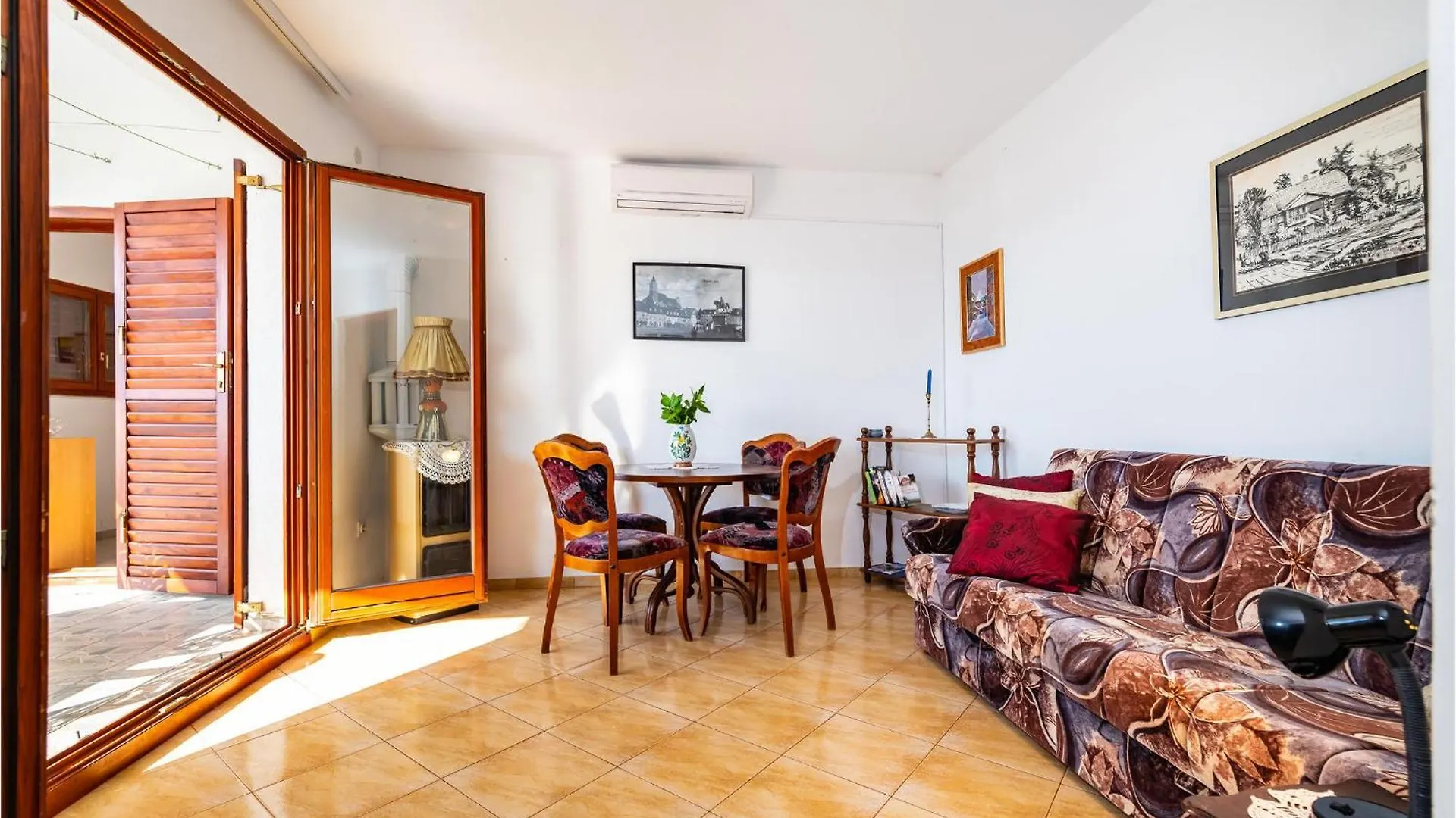 3 Bedroom Gorgeous Apartment In Maslenica