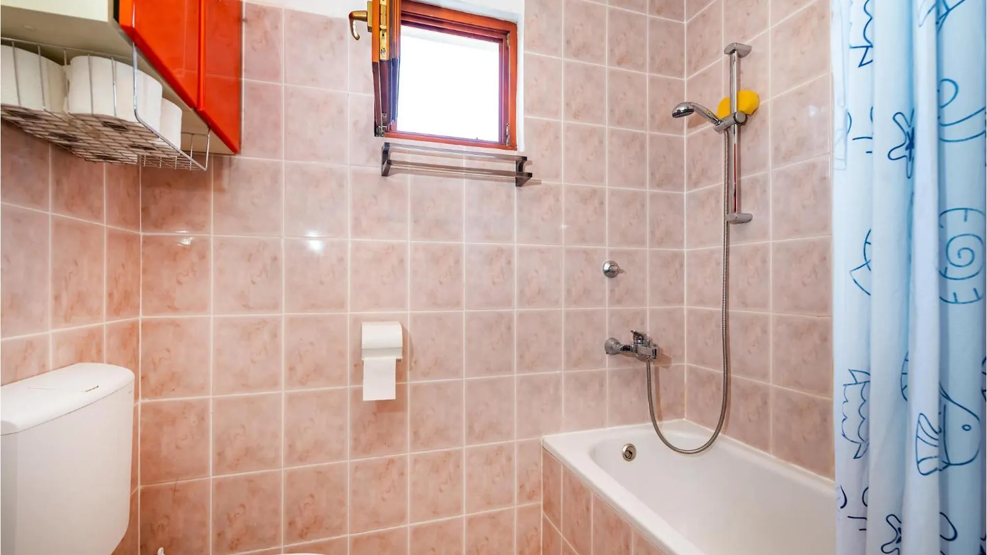 3 Bedroom Gorgeous Apartment In Maslenica Croatia