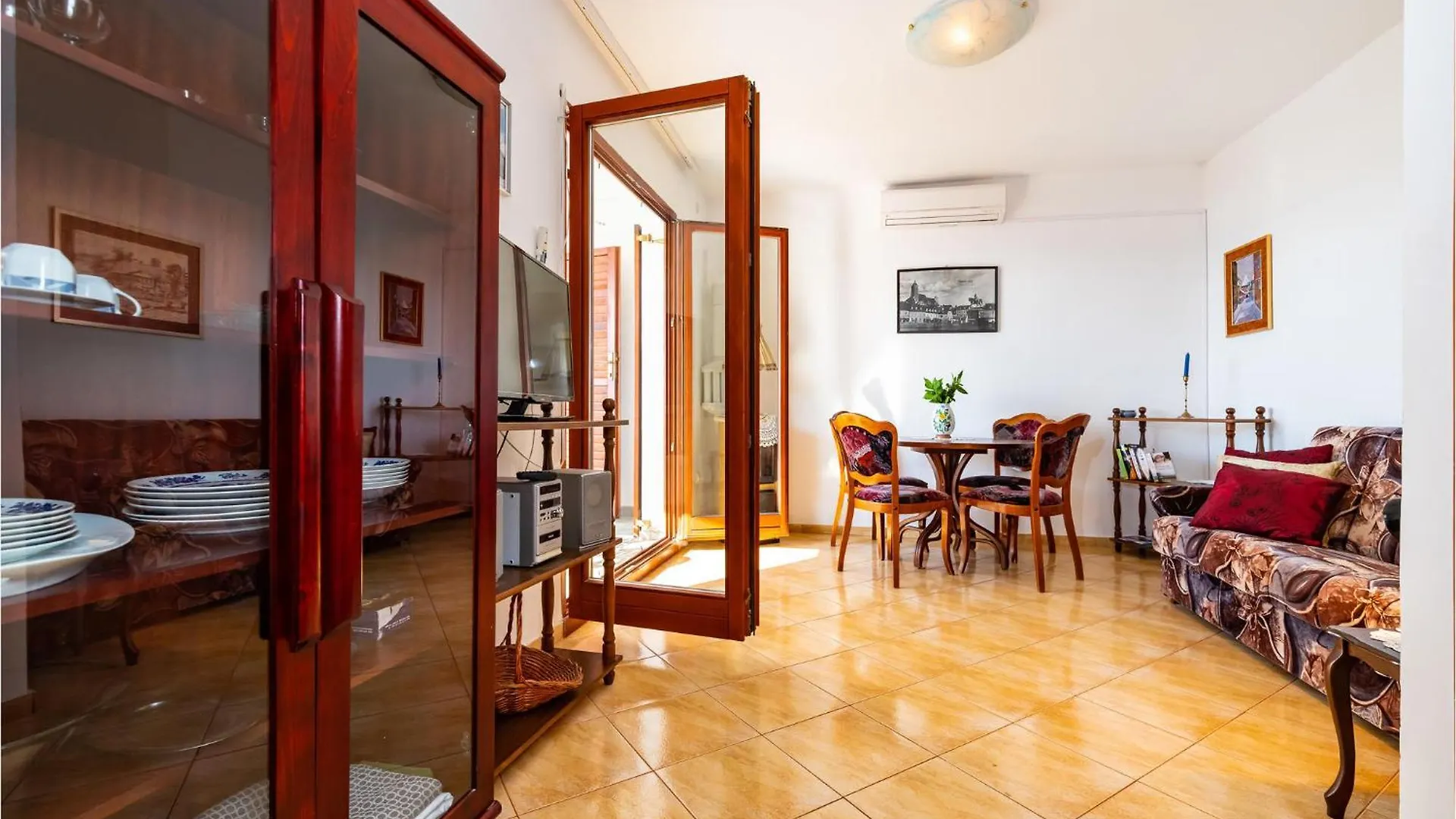 3 Bedroom Gorgeous Apartment In Maslenica Croatia